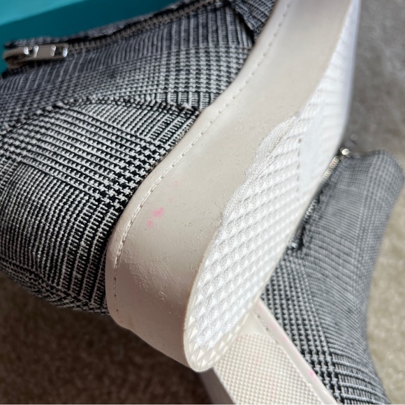 DONATED 🚫 NIB Soda Shoes - Taylor-G Plaid - Picture 3 of 6
